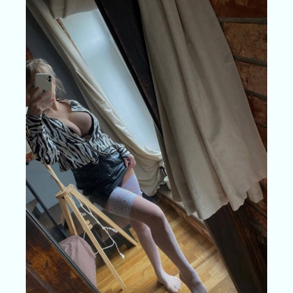 M��y ��� ��� ���e ������